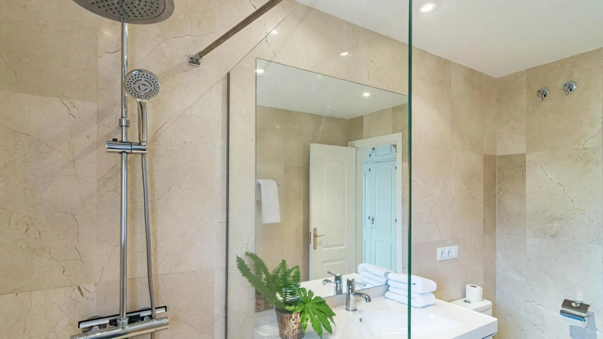 Lbp3- Comfortable Holiday Home, Golf Valley Marbella Lägenhet